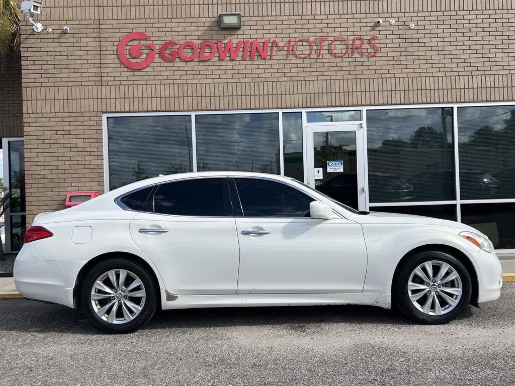 2011 INFINITI M37